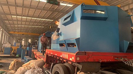 內蒙古客戶定制Q6918輥道拋丸機發(fā)貨現(xiàn)場