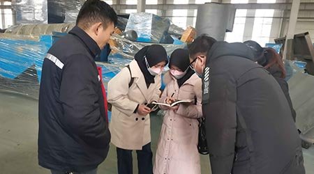 印尼客戶來廠驗收Q69輥道拋丸機